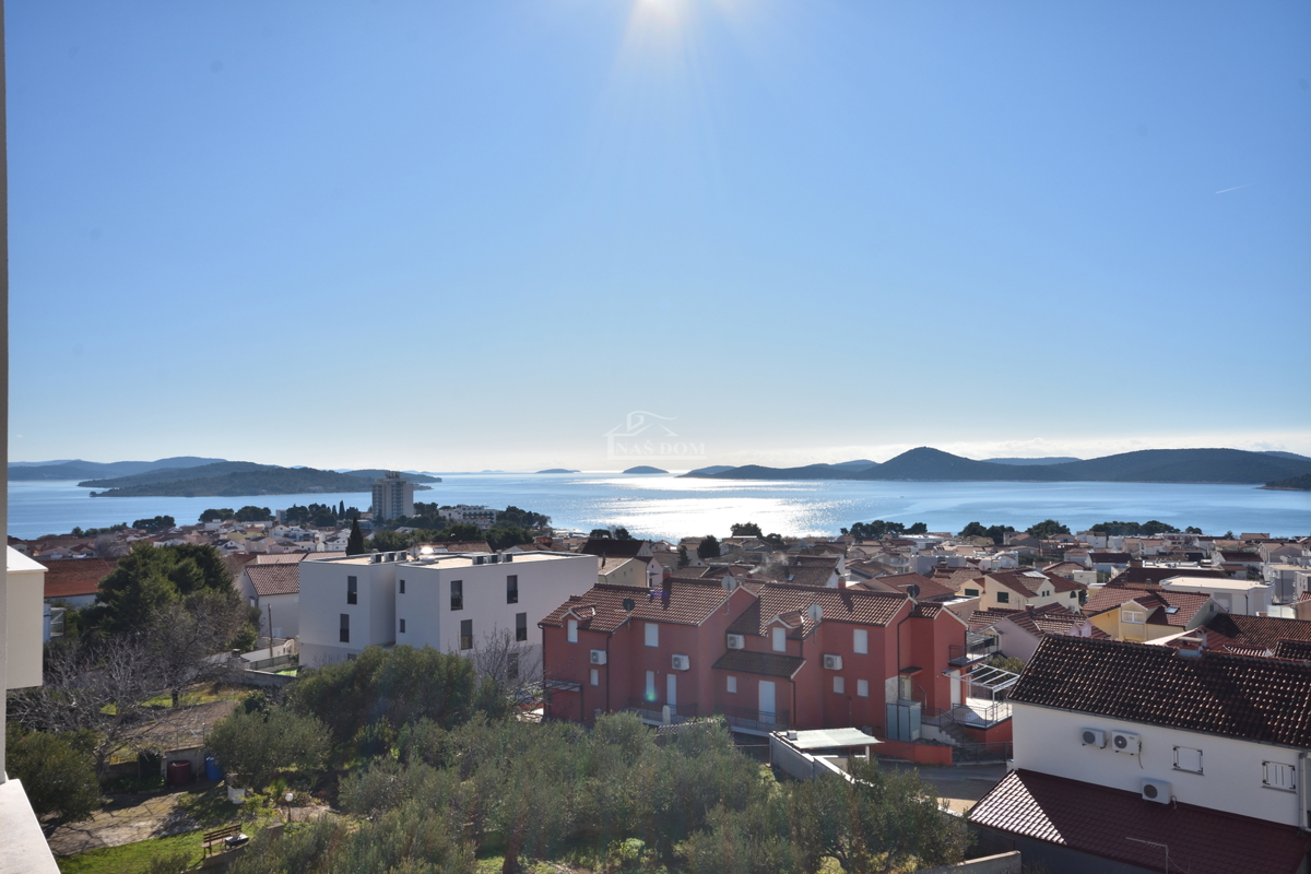 Vodice - Appartamento di lusso S9 con due camere da letto, ascensore, vista mare, secondo piano