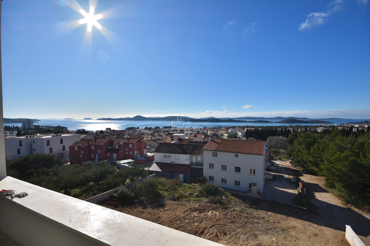 Vodice - Appartamento di lusso S9 con due camere da letto, ascensore, vista mare, secondo piano