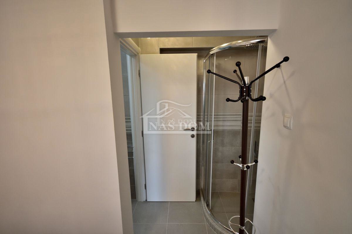 Tribunj - Casa con 7 appartamenti in super posizione