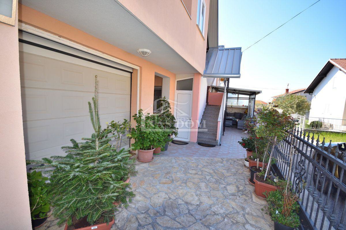 Tribunj - Casa con 7 appartamenti in super posizione