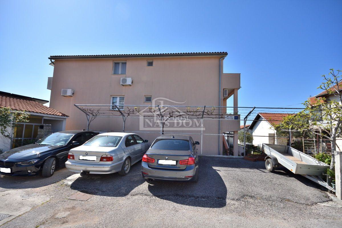 Tribunj - Casa con 7 appartamenti in super posizione