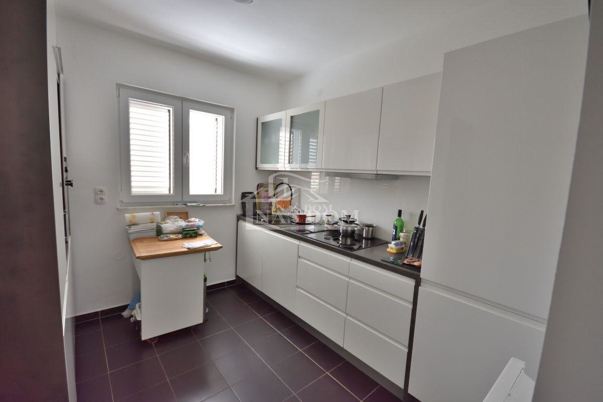 Tribunj - Casa con 7 appartamenti in super posizione