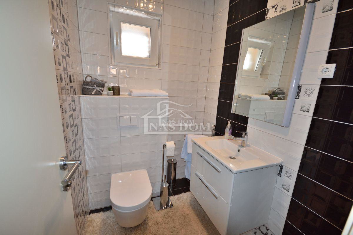 Tribunj - Casa con 7 appartamenti in super posizione