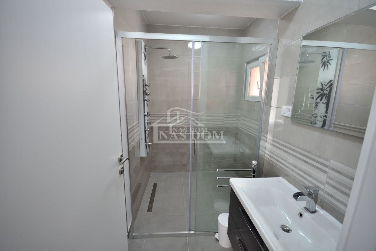 Tribunj - Casa con 7 appartamenti in super posizione