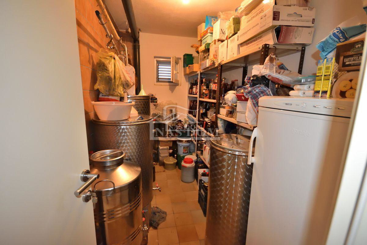 Tribunj - Casa con 7 appartamenti in super posizione