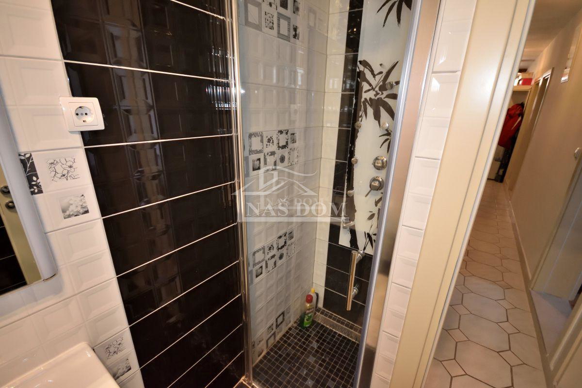 Tribunj - Casa con 7 appartamenti in super posizione