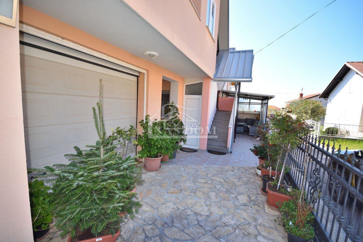 Tribunj - Casa con 7 appartamenti in super posizione