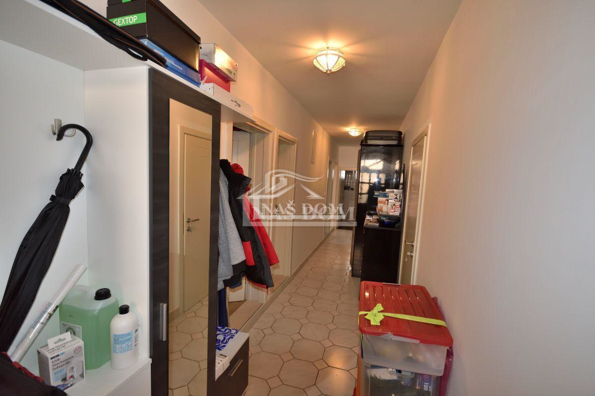 Tribunj - Casa con 7 appartamenti in super posizione