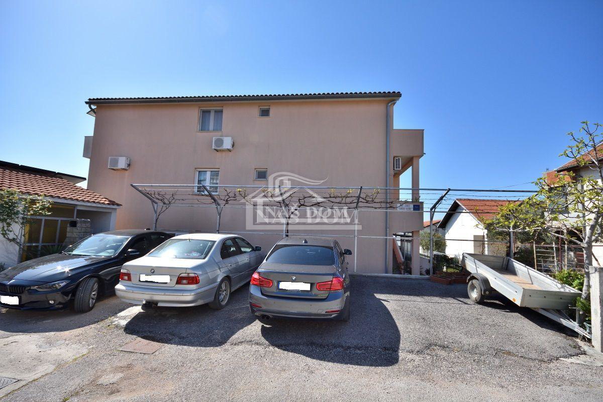 Tribunj - Casa con 7 appartamenti in super posizione