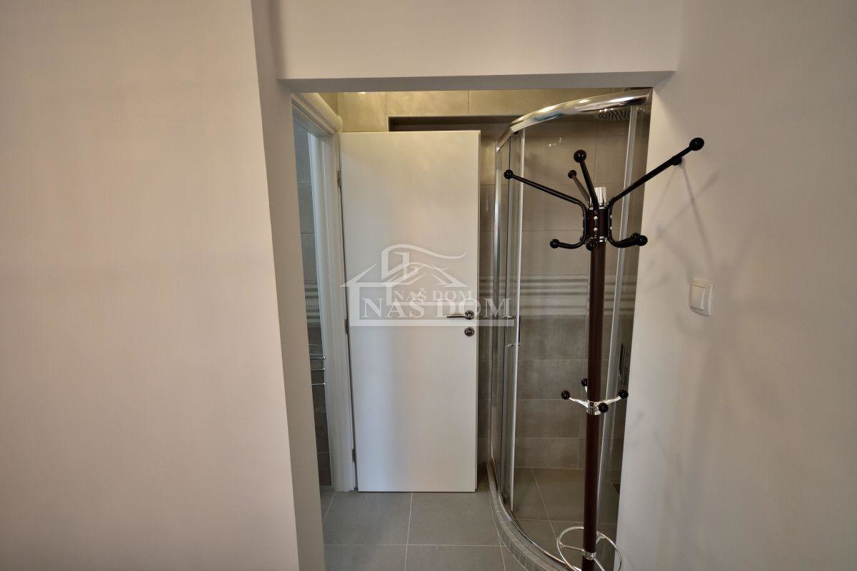 Tribunj - Casa con 7 appartamenti in super posizione