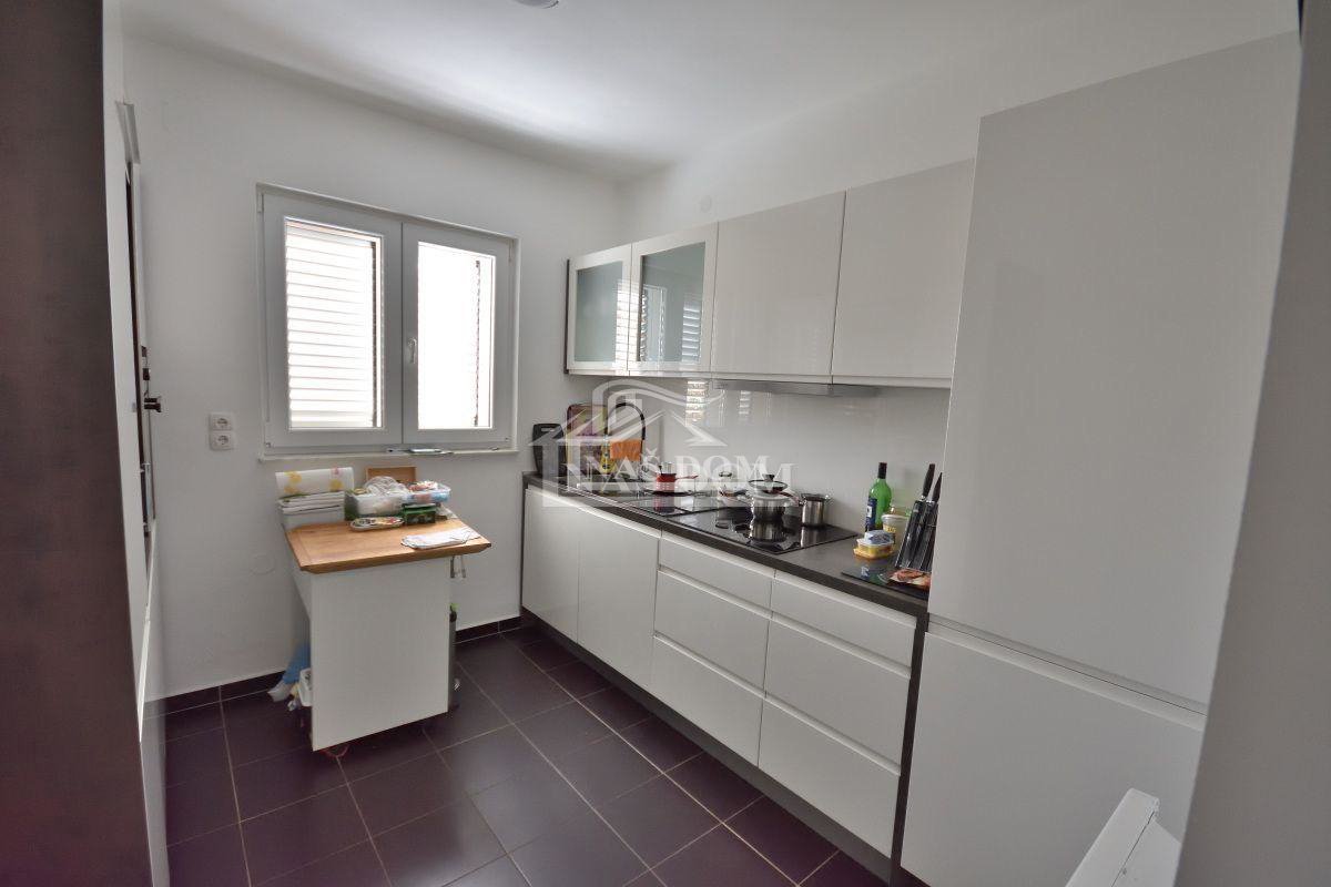 Tribunj - Casa con 7 appartamenti in super posizione