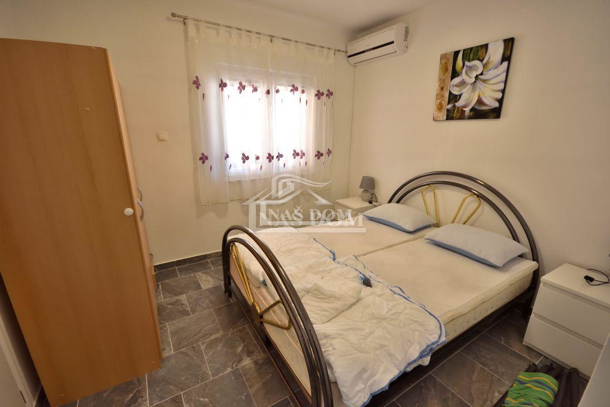Tribunj - Casa con 7 appartamenti in super posizione