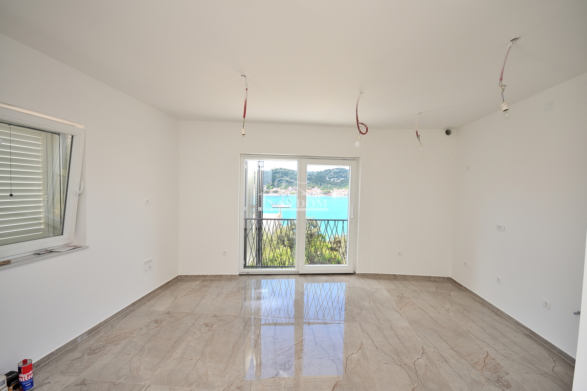 Tisno -**NOVOGRADNJA** Appartamenti con vista mare, a 50 m dalla spiaggia