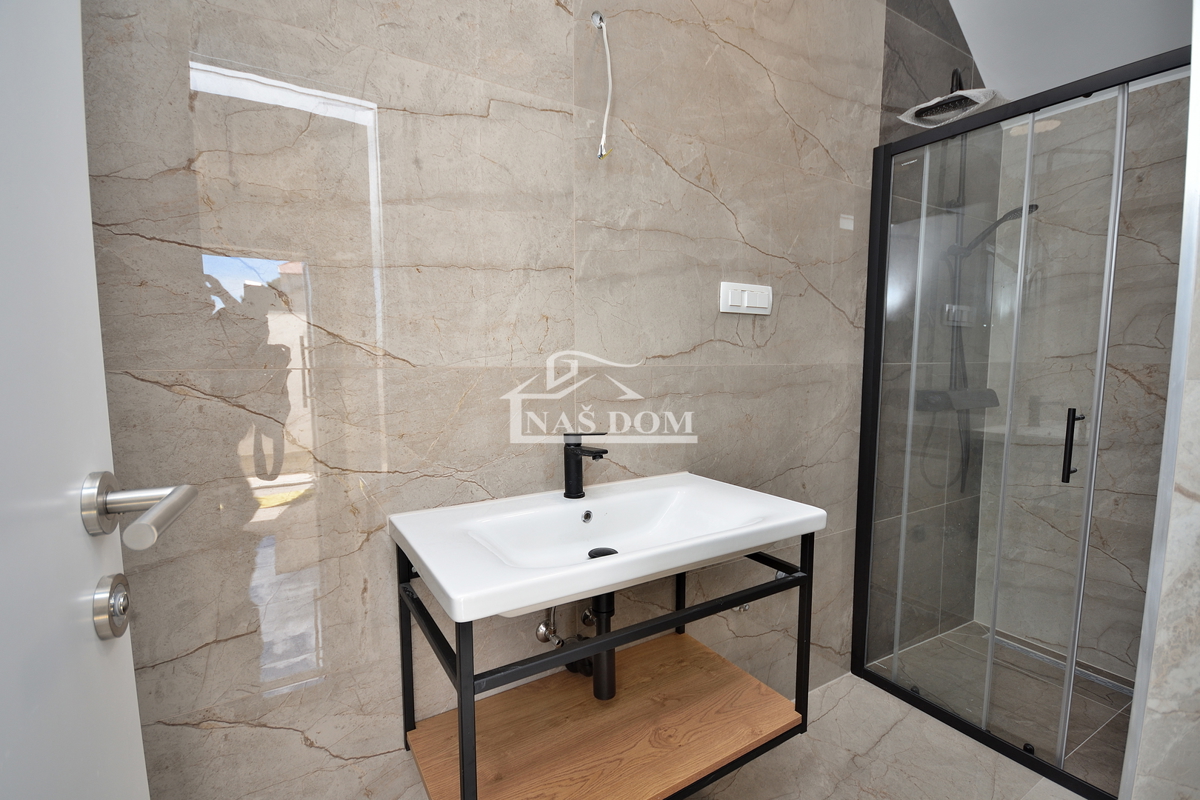 Tisno -**NOVOGRADNJA** Appartamenti con vista mare, a 50 m dalla spiaggia