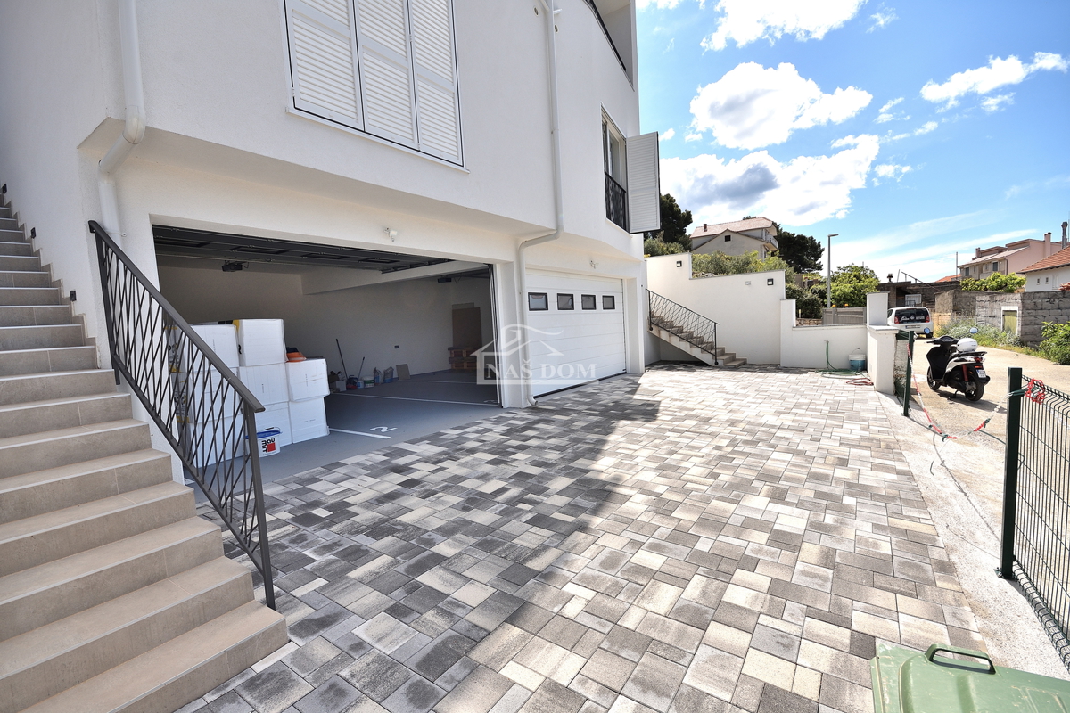 Tisno -**NOVOGRADNJA** Appartamenti con vista mare, a 50 m dalla spiaggia