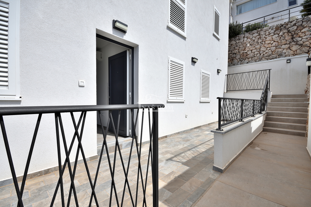 Tisno -**NOVOGRADNJA** Appartamenti con vista mare, a 50 m dalla spiaggia