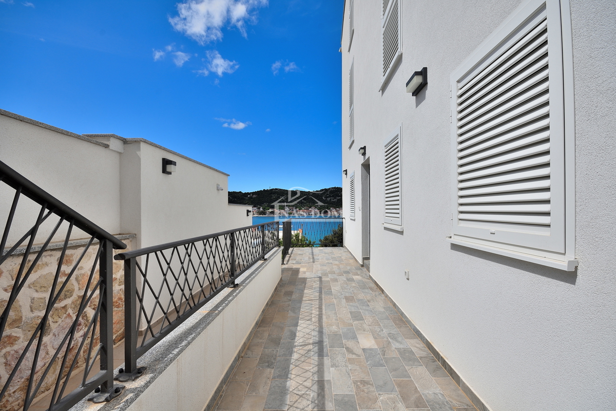 Tisno -**NOVOGRADNJA** Appartamenti con vista mare, a 50 m dalla spiaggia