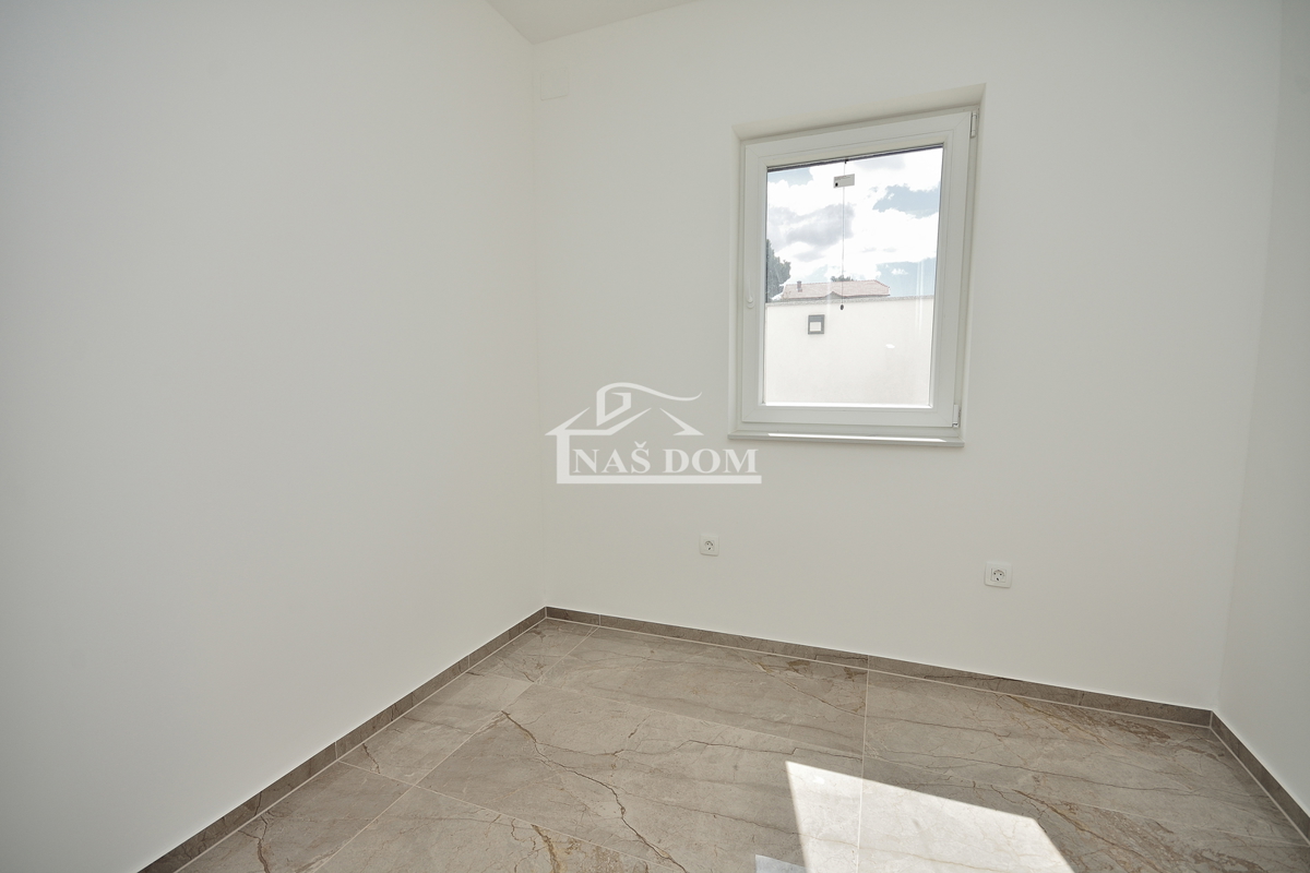 Tisno -**NOVOGRADNJA** Appartamenti con vista mare, a 50 m dalla spiaggia