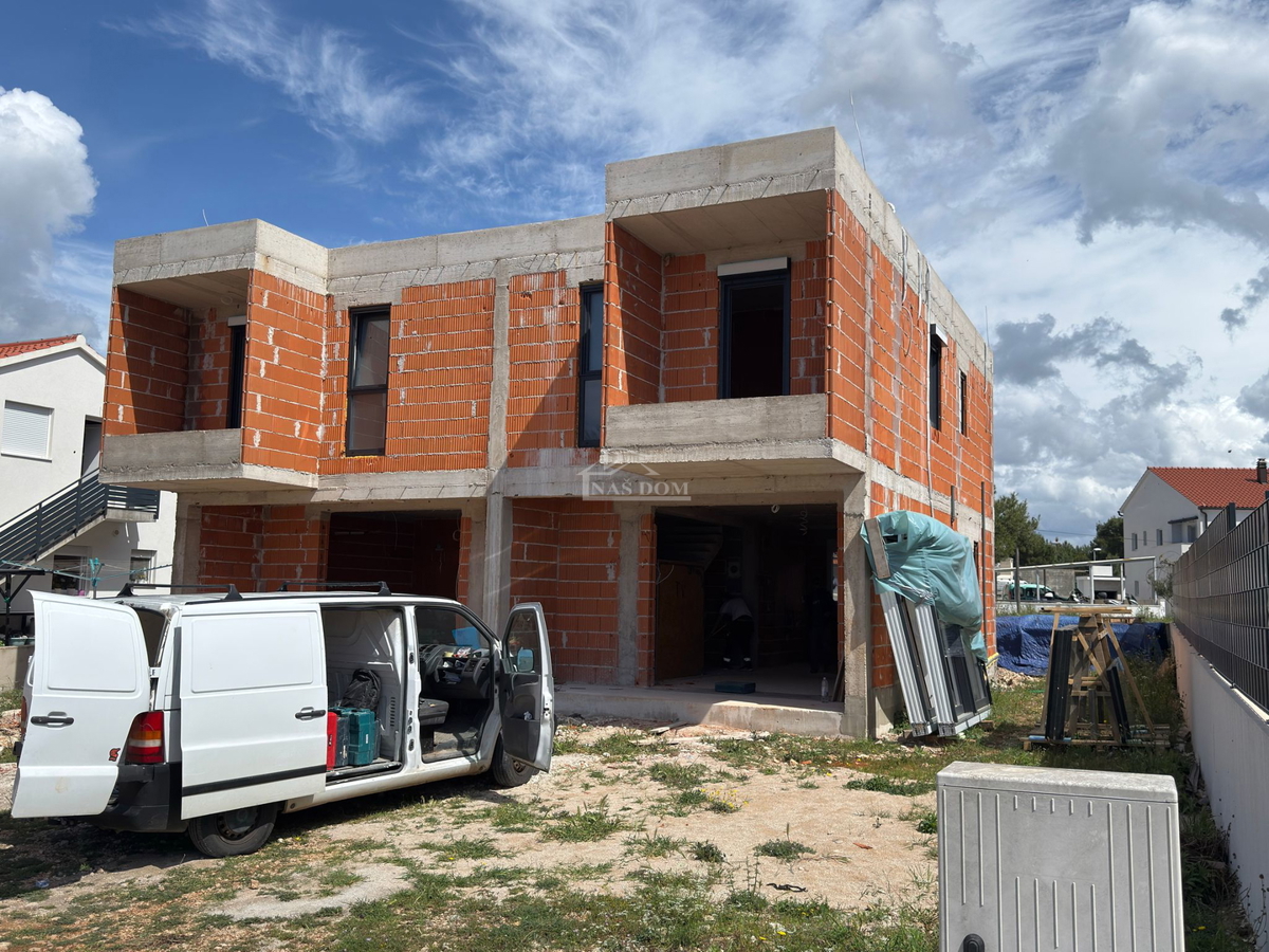 Vodice - **NUOVA COSTRUZIONE** Casa S2 con piscina in una posizione tranquilla