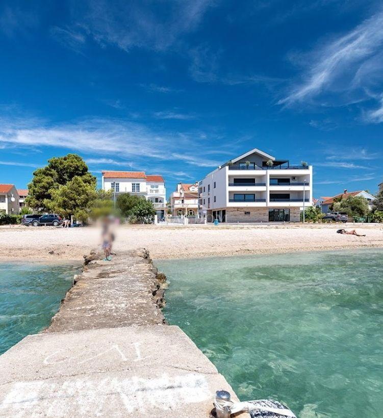 Vodice, Srima-**FIRST LINE TO THE SEA** apartment with garden