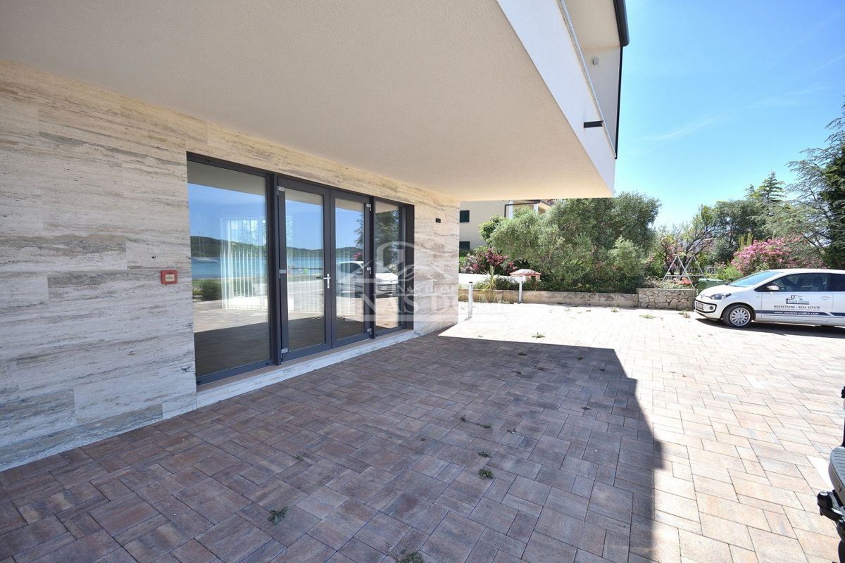 Vodice, Srima - PRIMO FILA SUL MARE * VISTA MARE * appartamento con giardino