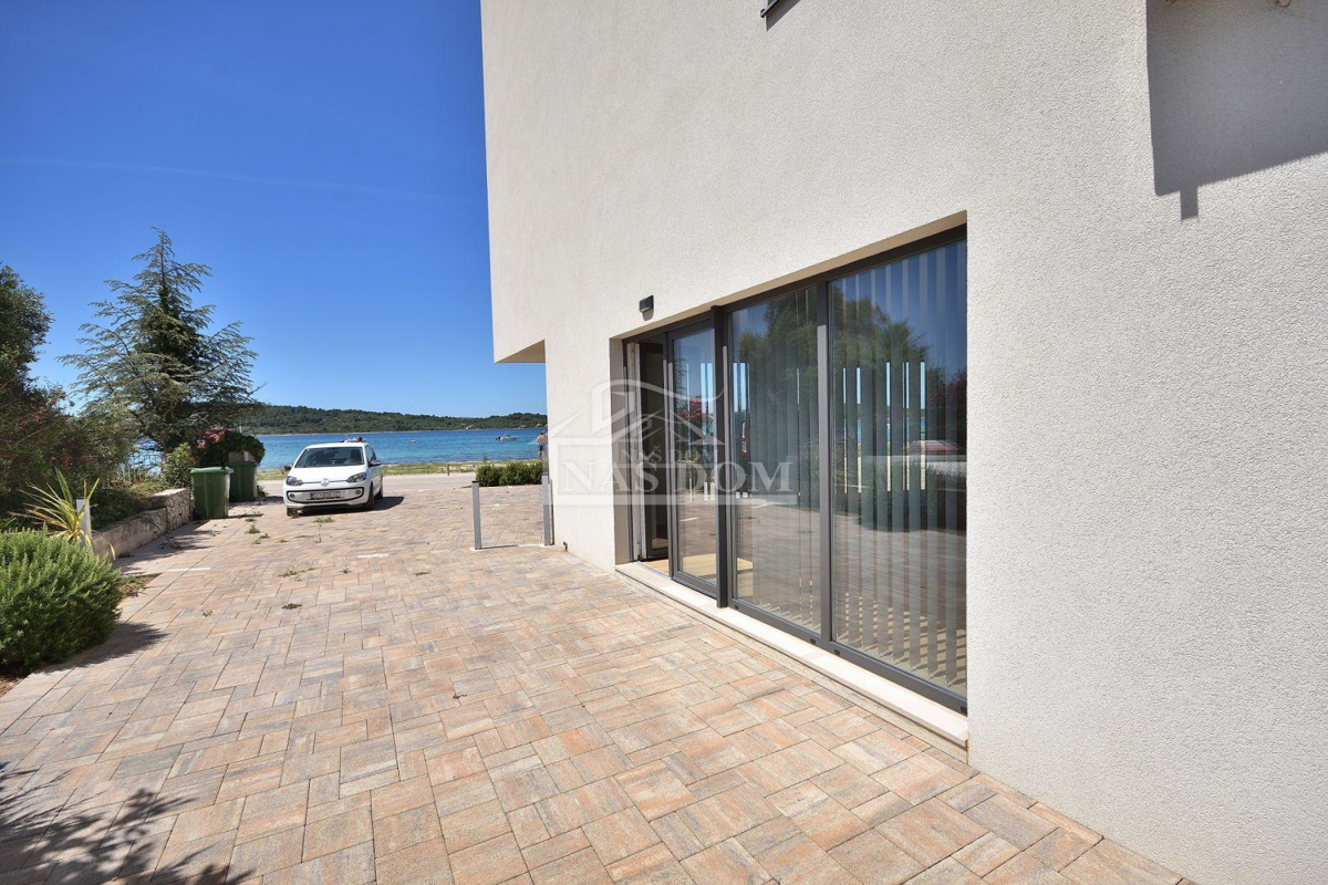 Vodice, Srima - PRIMO FILA SUL MARE * VISTA MARE * appartamento con giardino