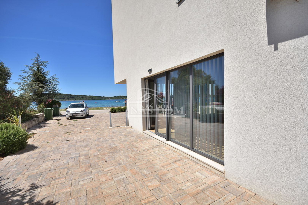 Vodice, Srima - PRIMO FILA SUL MARE * VISTA MARE * appartamento con giardino