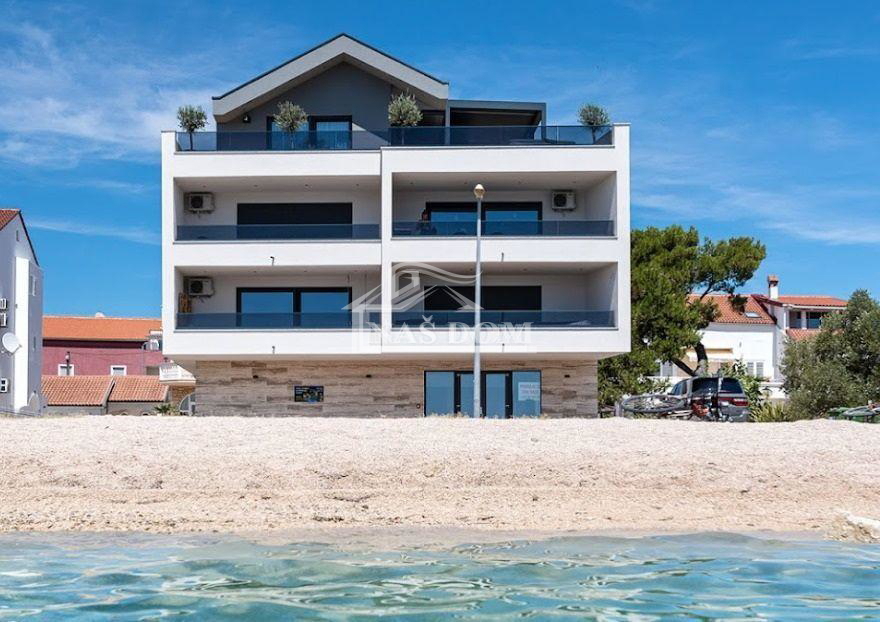 Vodice, Srima - PRIMO FILA SUL MARE * VISTA MARE * appartamento con giardino