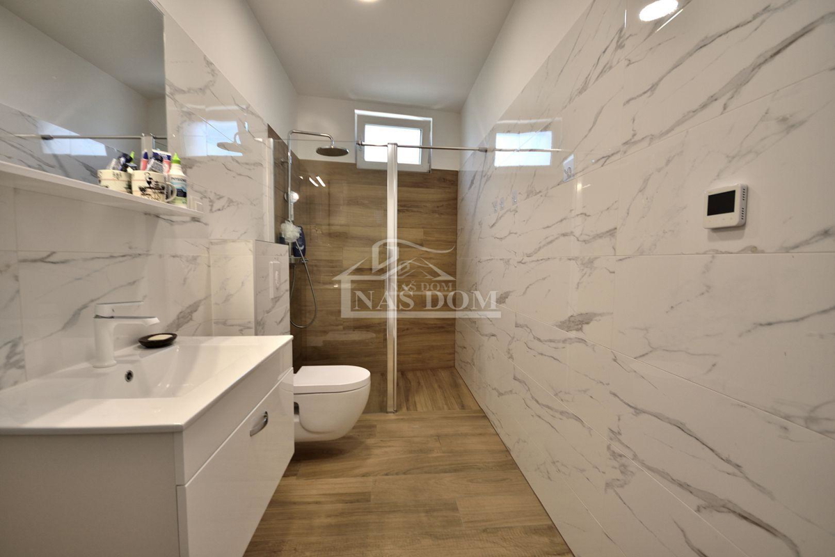 Vodice, Srima - PRIMO FILA SUL MARE * VISTA MARE * appartamento con giardino