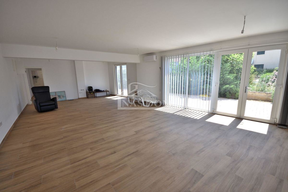 Vodice, Srima - PRIMO FILA SUL MARE * VISTA MARE * appartamento con giardino