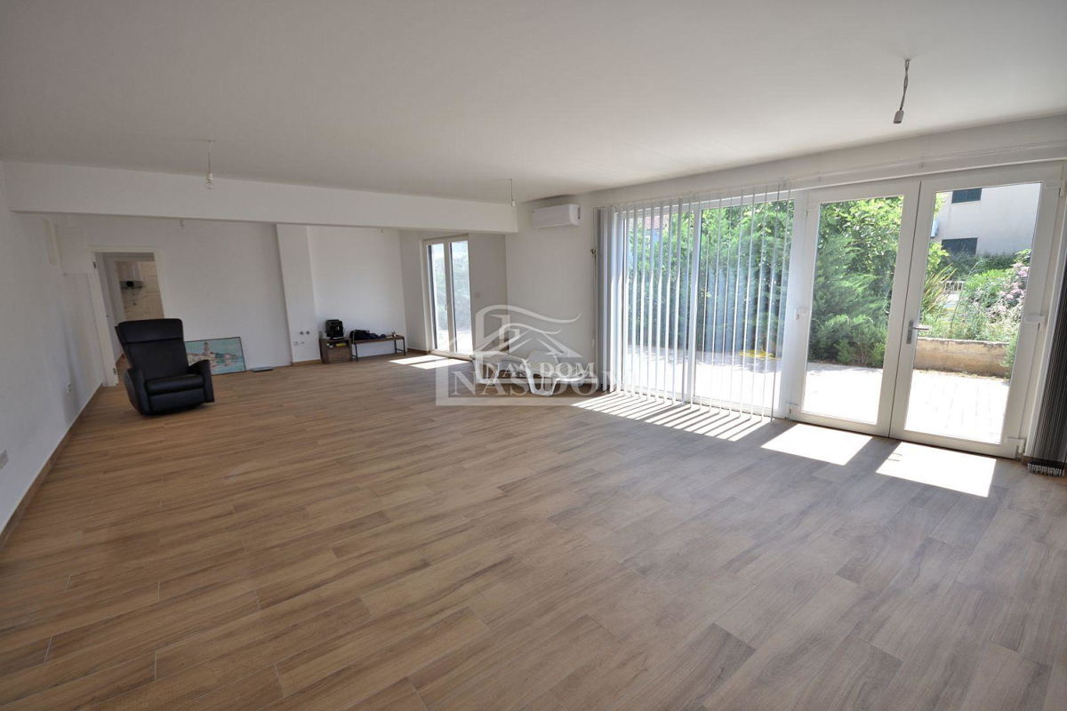 Vodice, Srima - PRIMO FILA SUL MARE * VISTA MARE * appartamento con giardino