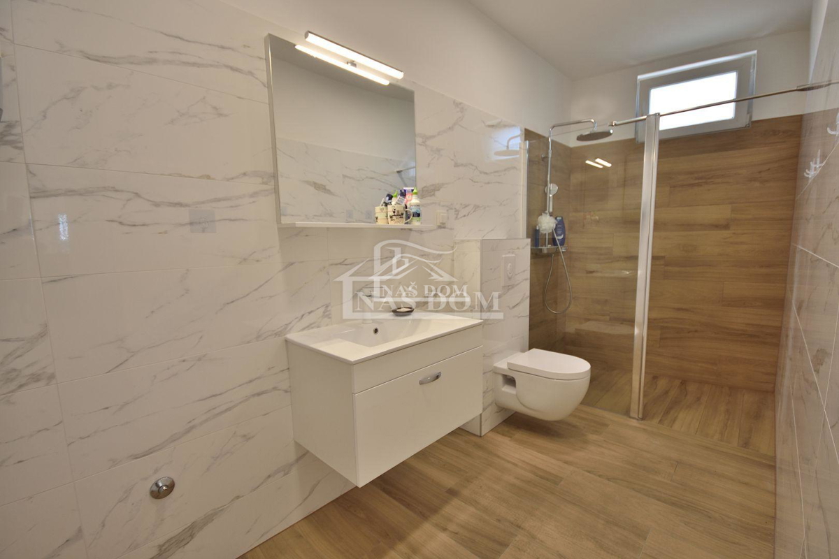 Vodice, Srima - PRIMO FILA SUL MARE * VISTA MARE * appartamento con giardino