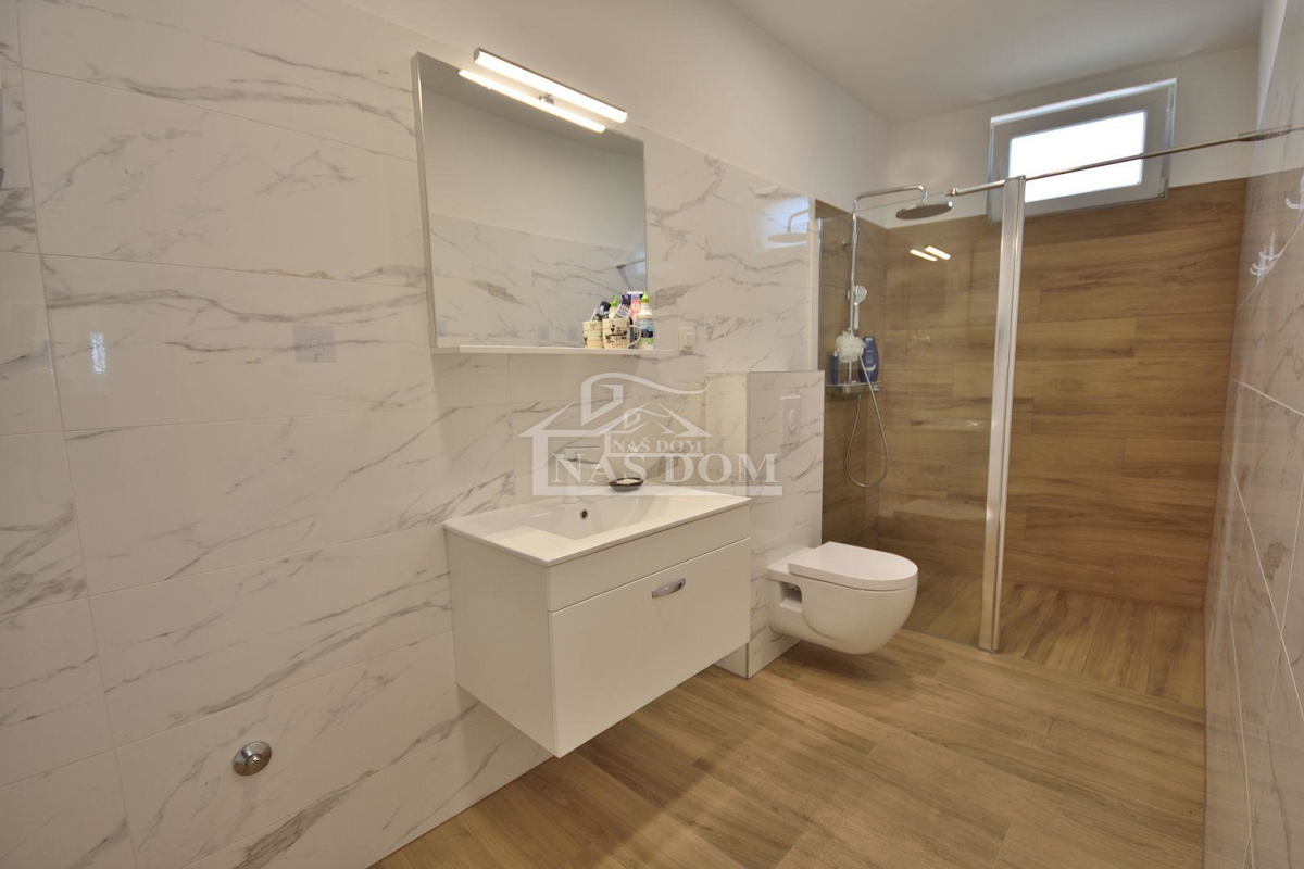 Vodice, Srima - PRIMO FILA SUL MARE * VISTA MARE * appartamento con giardino