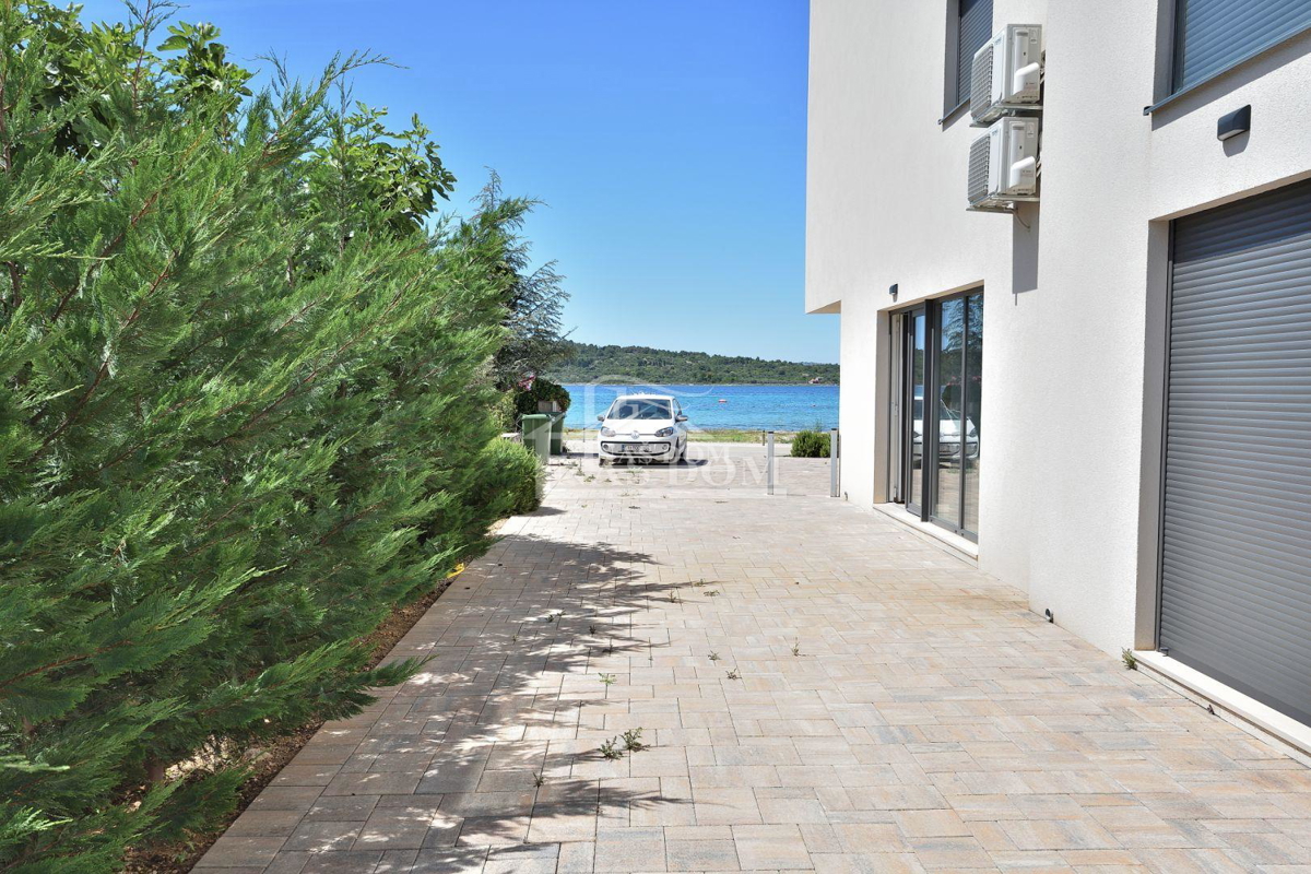 Vodice, Srima - PRIMO FILA SUL MARE * VISTA MARE * appartamento con giardino