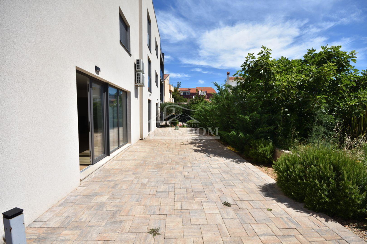 Vodice, Srima - PRIMO FILA SUL MARE * VISTA MARE * appartamento con giardino