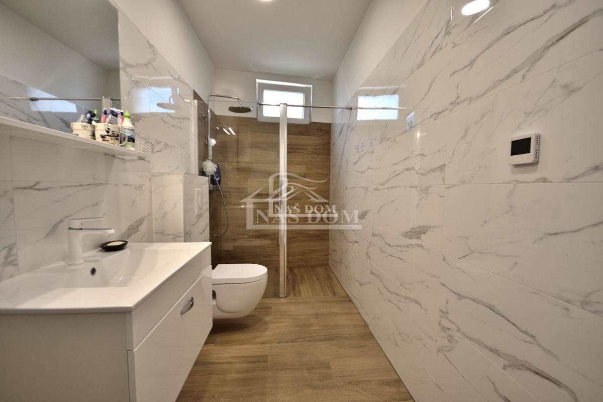 Vodice, Srima - PRIMO FILA SUL MARE * VISTA MARE * appartamento con giardino