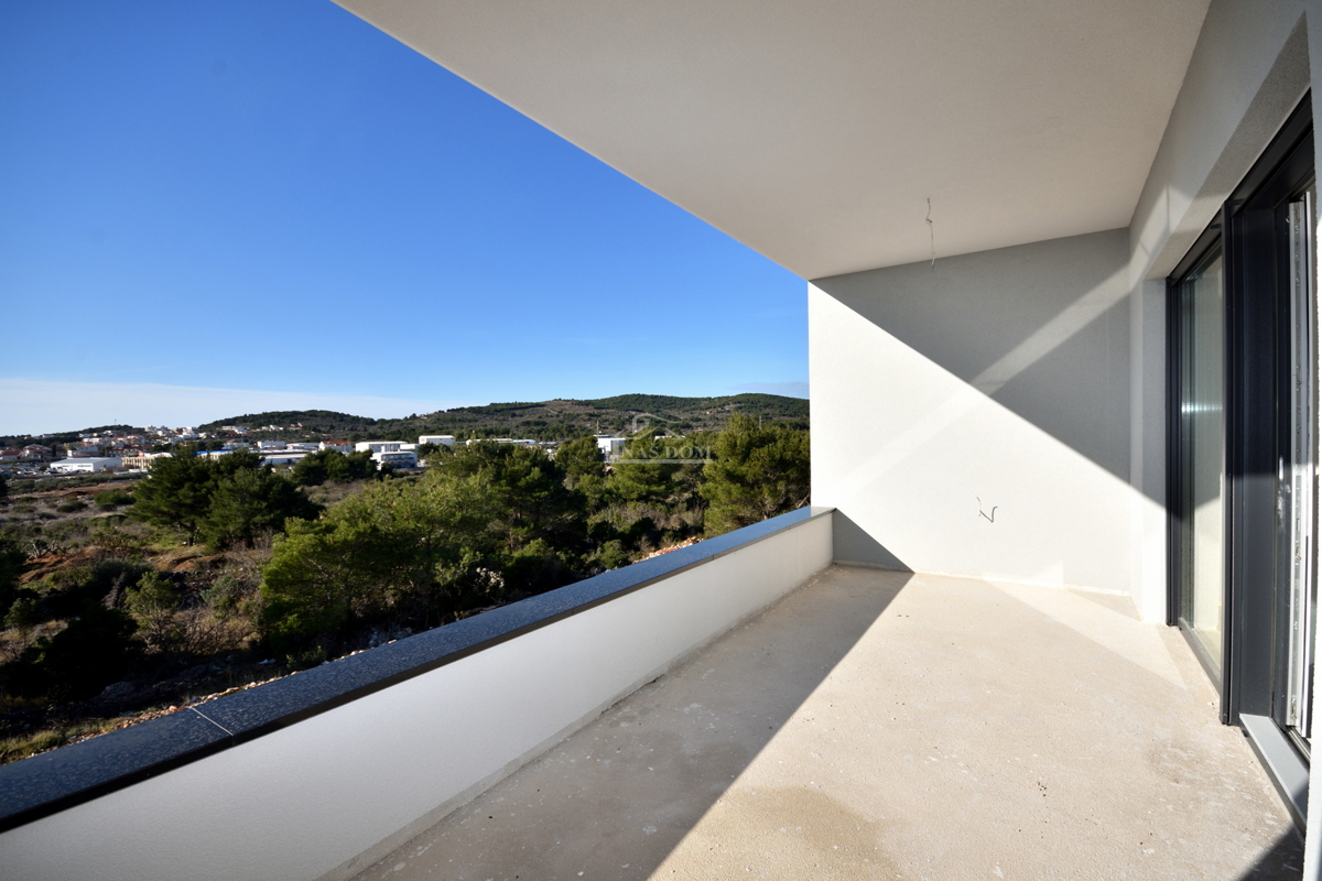 Vodice - NUOVA COSTRUZIONE, appartamento S4 con terrazza sul tetto, vista mare