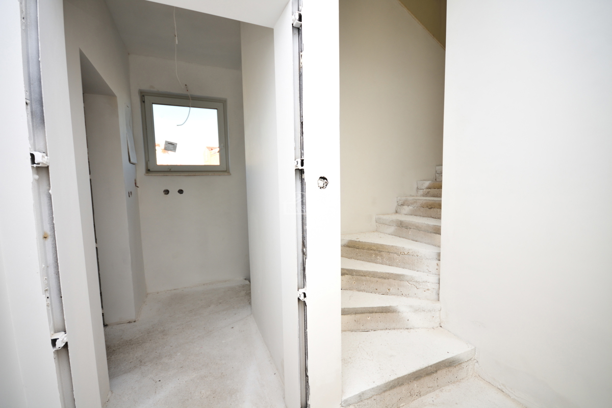 Vodice - NUOVA COSTRUZIONE, appartamento S4 con terrazza sul tetto, vista mare