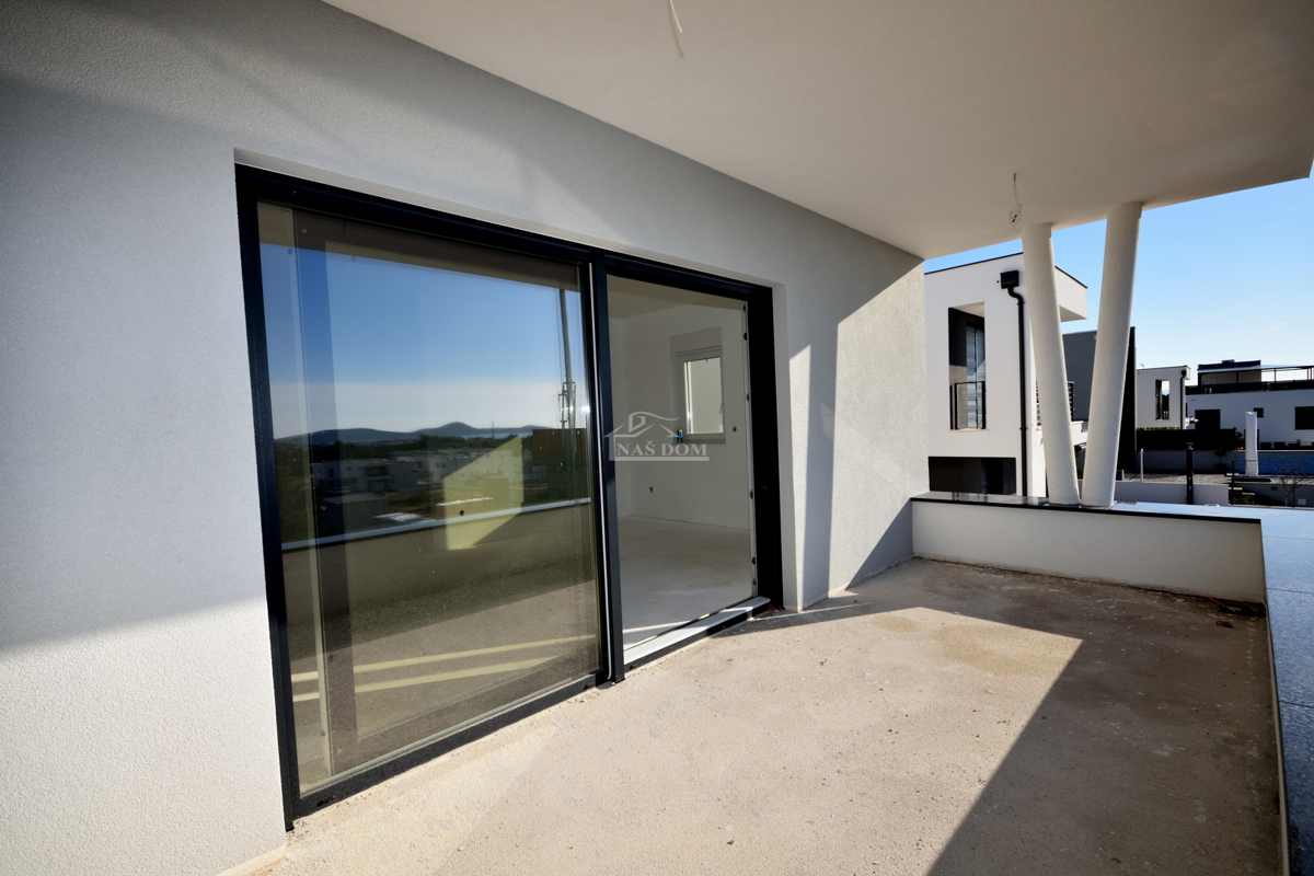 Vodice - NUOVA COSTRUZIONE, appartamento S4 con terrazza sul tetto, vista mare