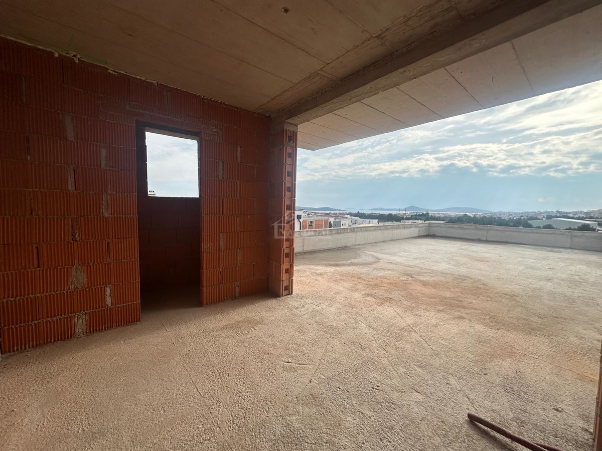 Vodice - **NUOVA COSTRUZIONE** Appartamento S4 con terrazza sul tetto, vista mare