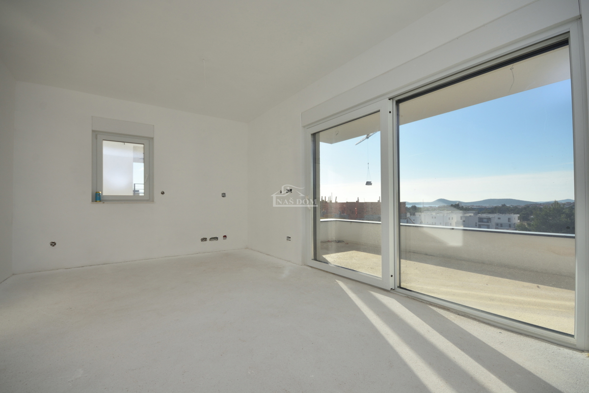 Vodice - NUOVA COSTRUZIONE, appartamento S4 con terrazza sul tetto, vista mare