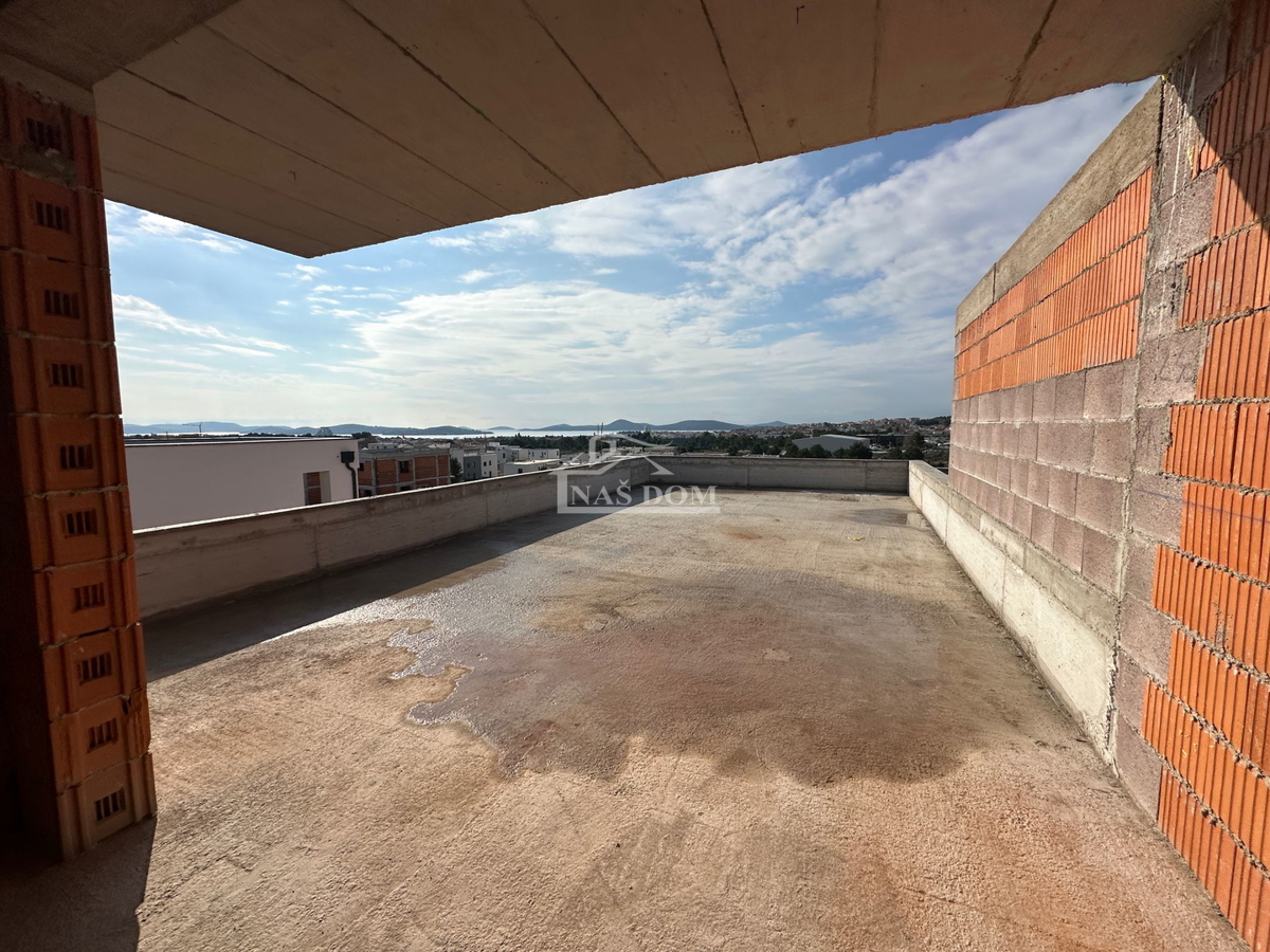 Vodice - **NUOVA COSTRUZIONE** Appartamento S4 con terrazza sul tetto, vista mare