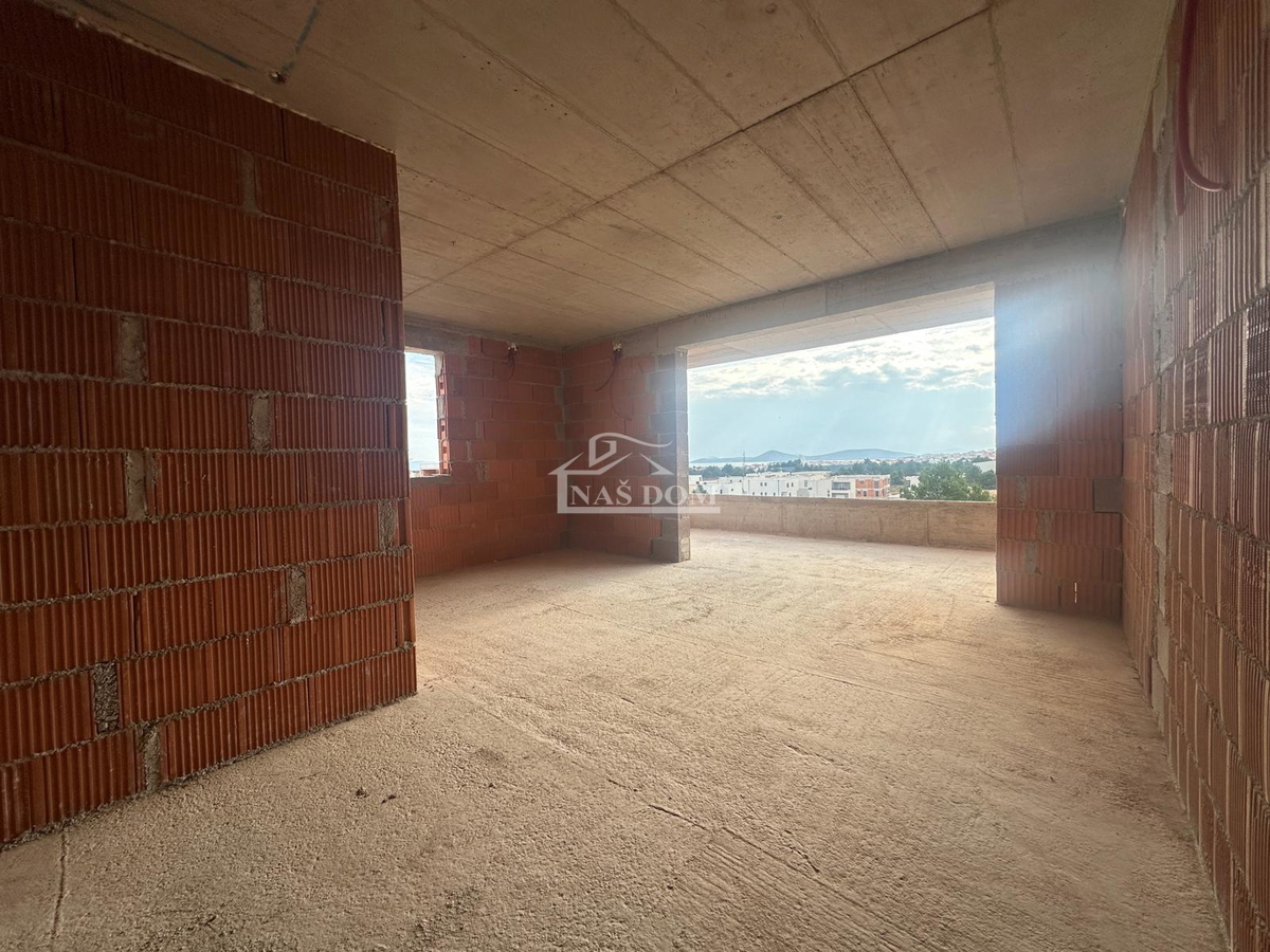 Vodice - **NUOVA COSTRUZIONE** Appartamento S4 con terrazza sul tetto, vista mare