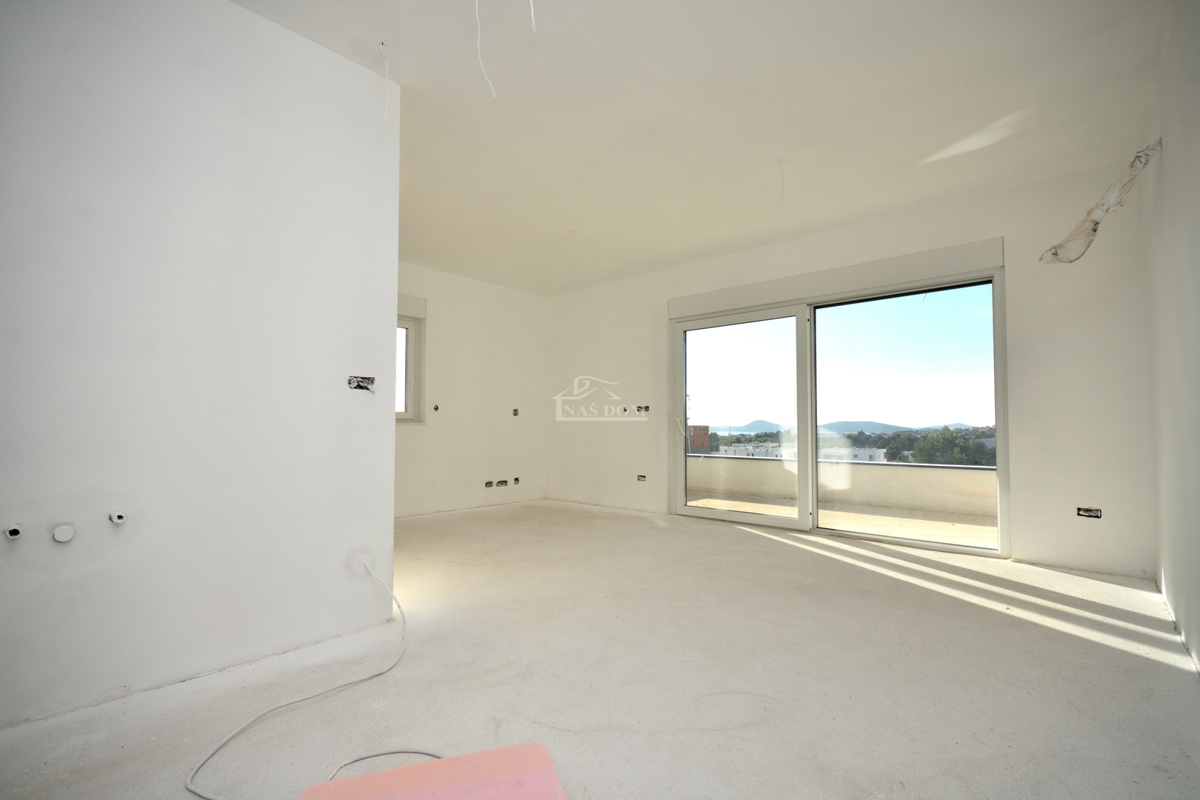 Vodice - NUOVA COSTRUZIONE, appartamento S4 con terrazza sul tetto, vista mare