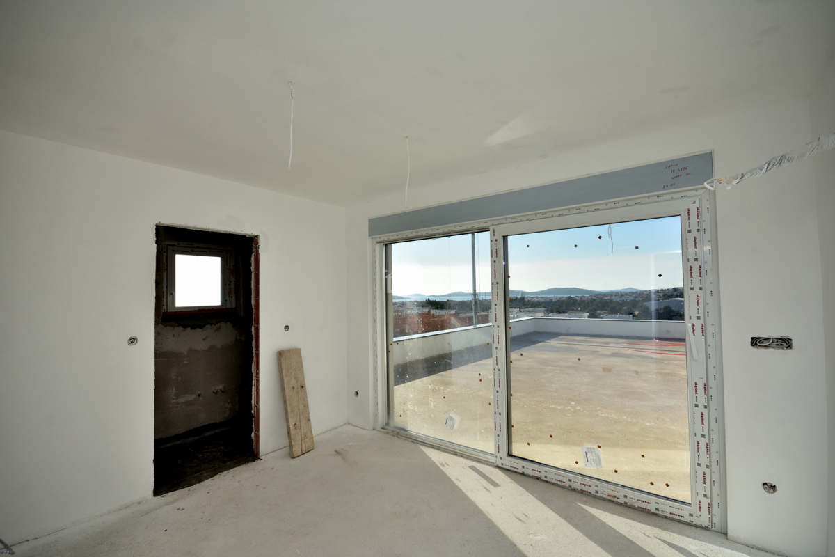 Vodice - NUOVA COSTRUZIONE, appartamento S4 con terrazza sul tetto, vista mare