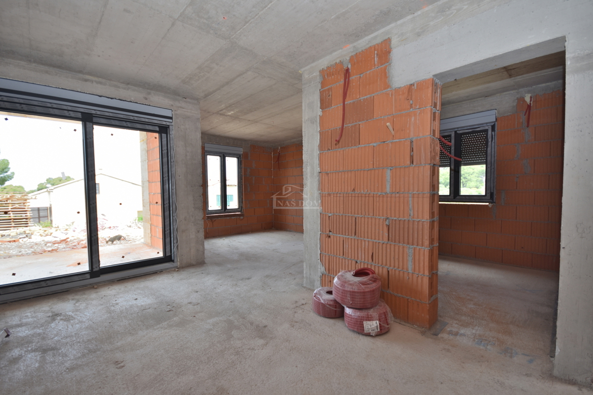 Brodarica - Appartamento S1 al piano terra, con giardino e vista mare