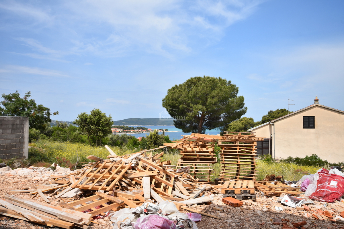 Brodarica - Appartamento S1 al piano terra, con giardino e vista mare