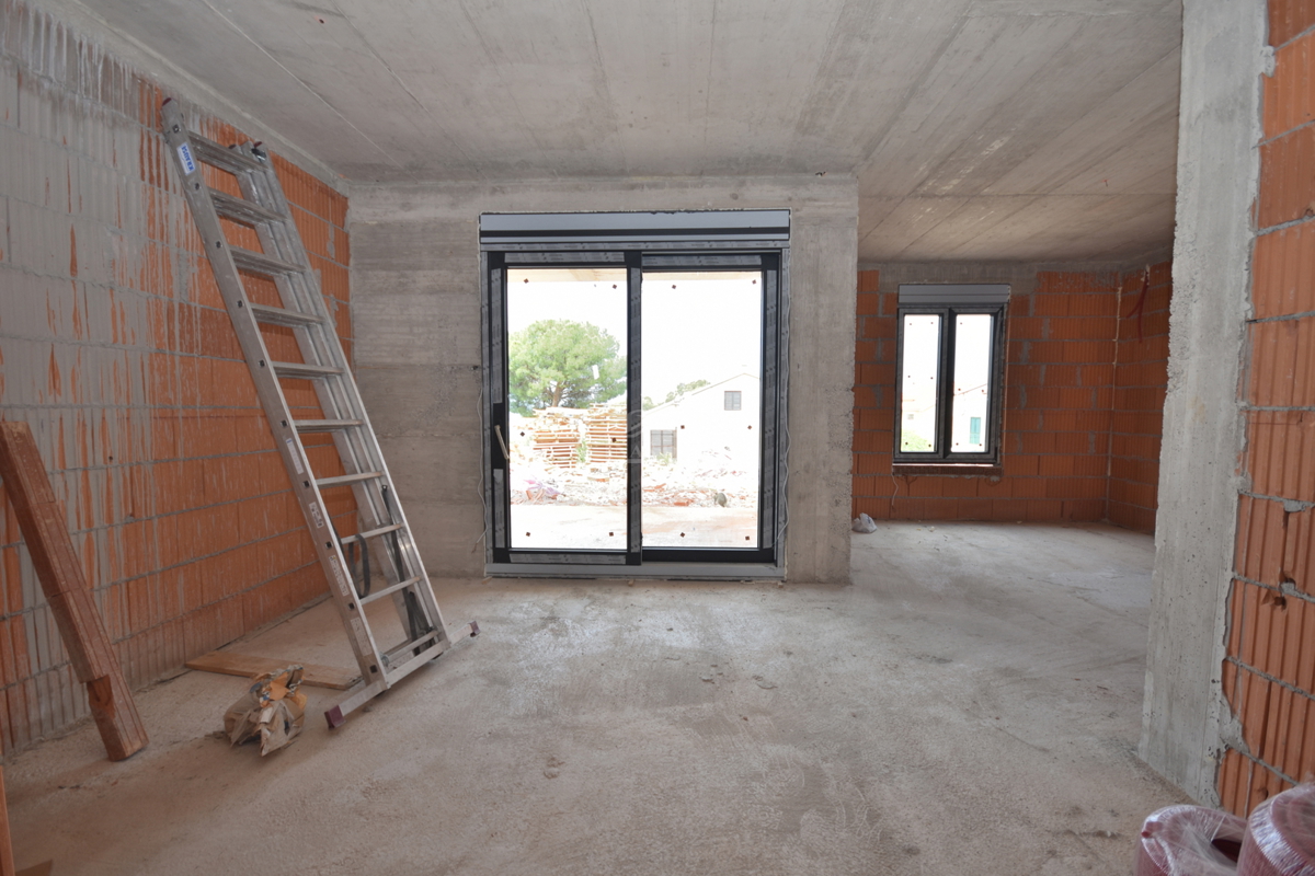 Brodarica - Appartamento S1 al piano terra, con giardino e vista mare