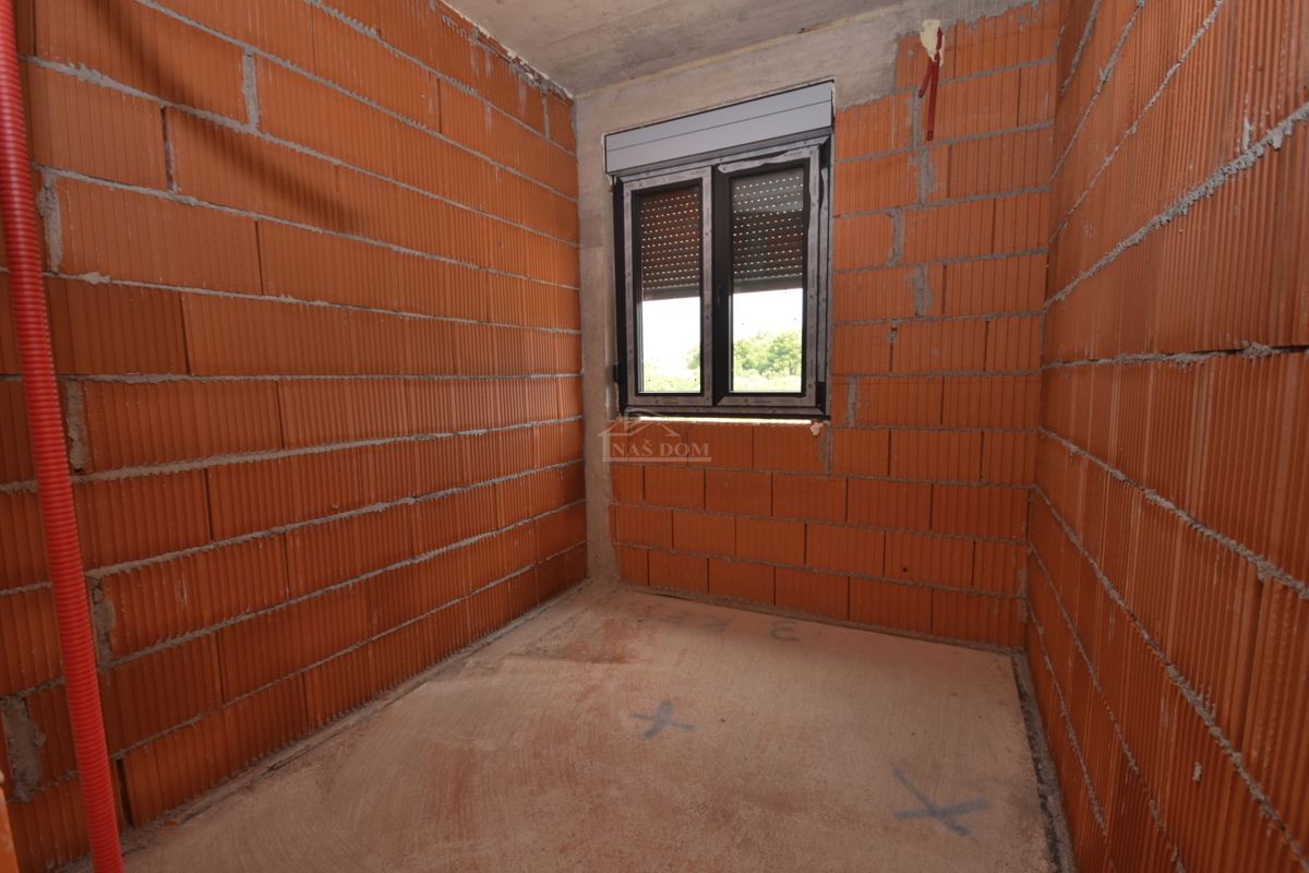 Brodarica - Appartamento S1 al piano terra, con giardino e vista mare