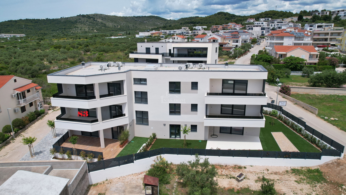 Vodice - Appartamento S3 al primo piano, a soli 350 m dalla spiaggia